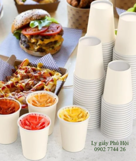 Ly giấy đựng cappuccino tại Quận 3