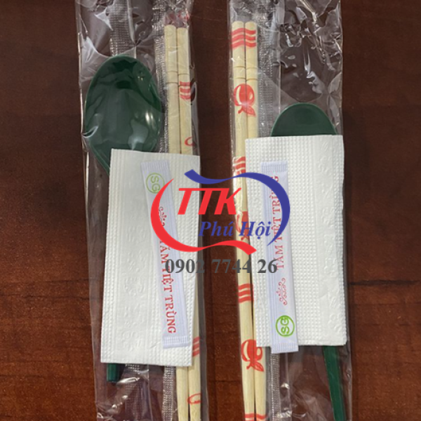 In combo dụng cụ ăn uống mang đi