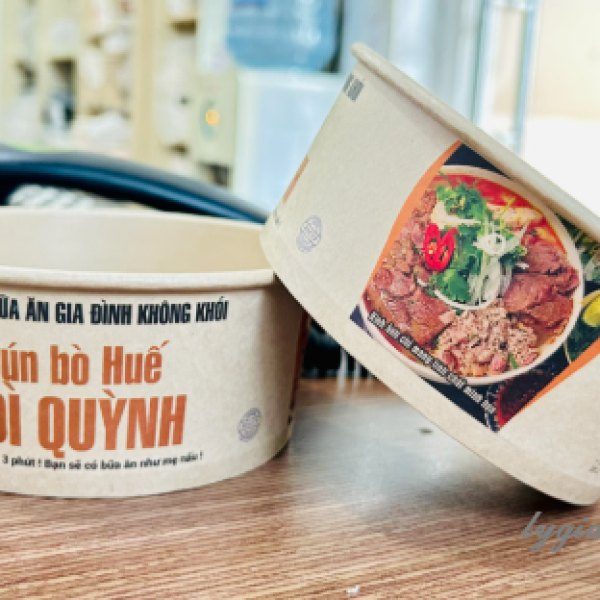 In tô giấy đựng cháo thịt bằm tại Quận 10 TP HCM