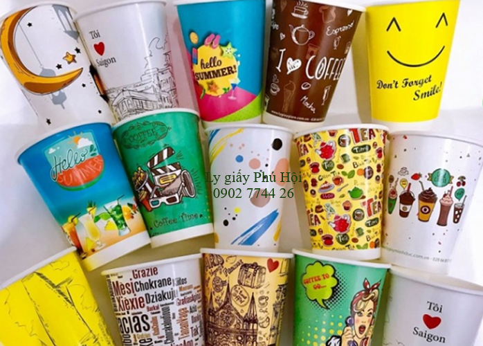 Ly giấy đựng cappuccino tại Quận 3